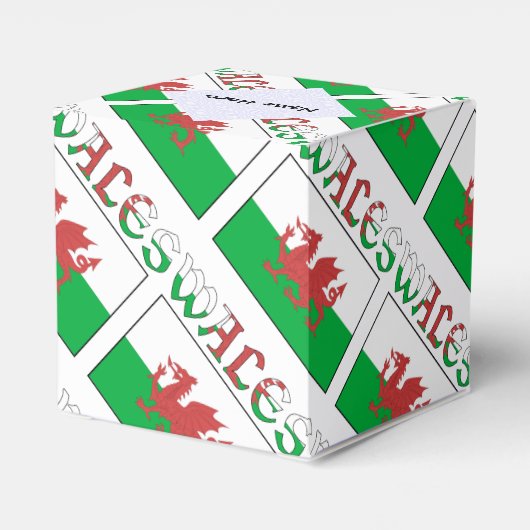 Wales and Welsh Flag Tiled Personalized Heart Bedankdoosjes (Achterkant)
