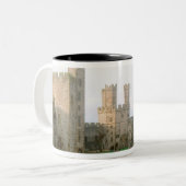 Wales, Caernarfon castle, een van Edward's 2 Tweekleurige Koffiemok (Voorkant links)