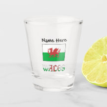 Wales en de Welshe Vlag met Uw Naam Schotglas