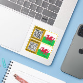 Wales Modern QR Code Stickers, Welsh Flag Sticker (Laptop met iPhone)