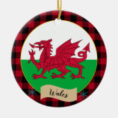 Wales, Red buffalo plaid & Welsh Flag Keramisch Ornament (Voorkant)