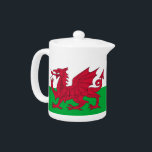 Wales vlag theepot<br><div class="desc">Voeg een vleugje Welsh trots toe aan je theetijd met deze charmante theepot met de vlag van Wales! Deze theepot is vervaardigd met aandacht voor detail en is meer dan alleen een functioneel keukenartikel; het is een viering van Welsh erfgoed en cultuur. Het gedurfde ontwerp toont trots de iconische rode...</div>