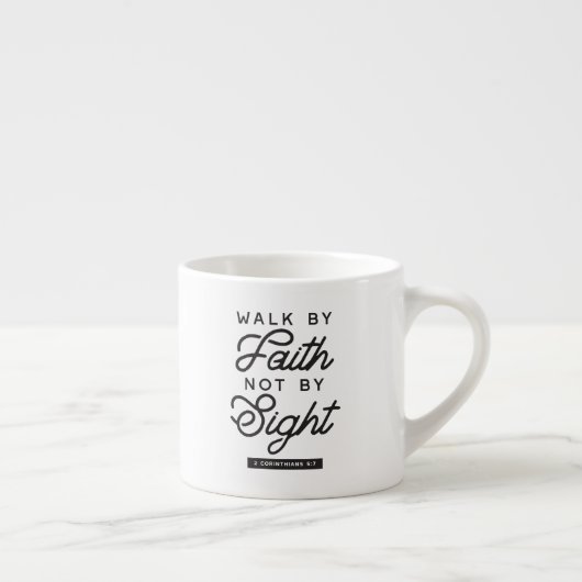 "Walk by Faith" Bijbelverse Typografie Espresso Kop (Rechts)