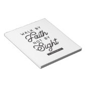 "Walk by Faith" Bijbelverse typografie Notitieblok (Schuin)