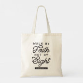 "Walk by Faith" Bijbelverse typografie Tote Bag (Achterkant)