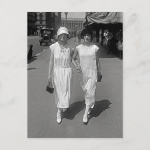 Walking Hand in Hand, 1924 Briefkaart