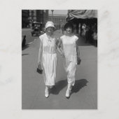 Walking Hand in Hand, 1924 Briefkaart (Voorkant)