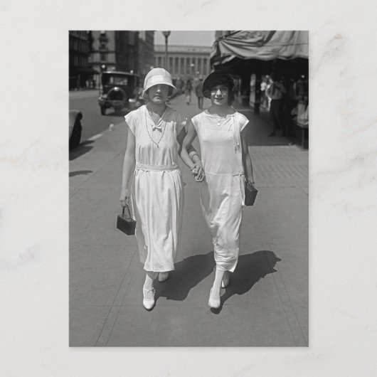 Walking Hand in Hand, 1924 Briefkaart (Voorkant)