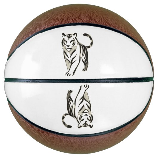 Walking Tiger Tekening - Inkt Ontwerp op Basketbal (Voorkant)