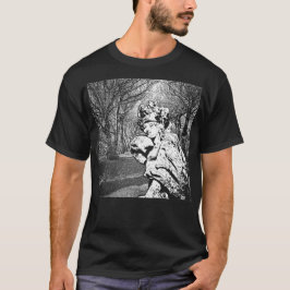 Walküre - Skulptur mit Baum-Arkade T-shirt