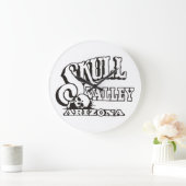 Wall Clock w/ Skull Valley, Arizona Logo Grote Klok (Huis)