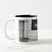 Wall Street Coffee Cup Tweekleurige Koffiemok (Links)