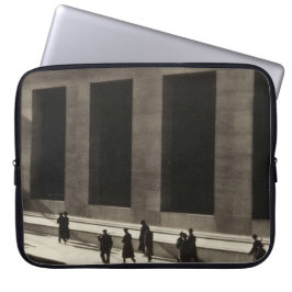 Wall Street (door Paul Strand, 1915) Laptop Sleeve