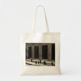 Wall Street (door Paul Strand, 1915) Tote Bag