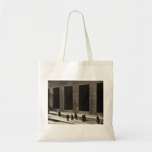 Wall Street (door Paul Strand, 1915) Tote Bag (Voorkant)