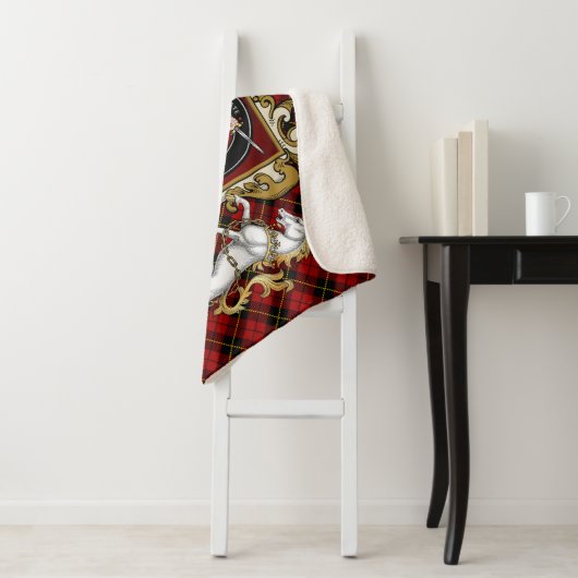 Wallace Clan Badge & Tartan Sherpa Deken (In situ)