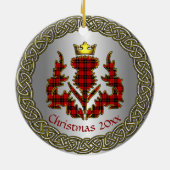 Wallace Clan Badge/Tartan Thistle gepersonaliseerd Keramisch Ornament (Achterkant)