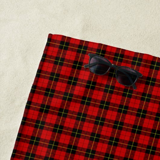 Wallace tartan red black plaid strandlaken (In situ)