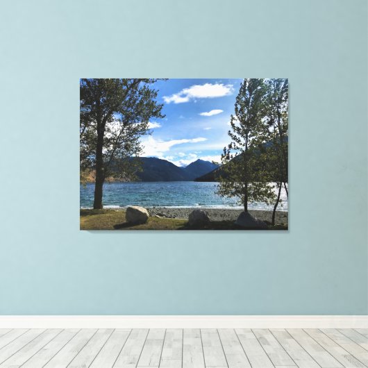 Wallowa Lake, Oregon Canvas Afdruk (Insitu (Houten vloer))