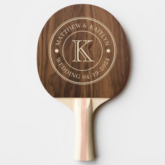 Walnut Wood Wedding Monogram Tafeltennisbatje (Achterkant)