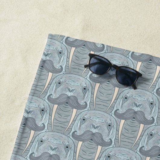 Walrus Mustache Pattern Strandlaken (In situ)