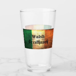 Walsh Surname op Ierse vlag Glas