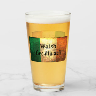 Walsh Surname op Ierse vlag Glas