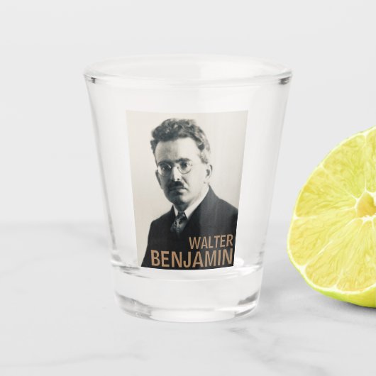 Walter Benjamin Shot Glas (Voorkant)