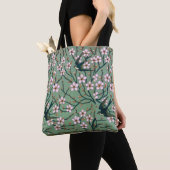 Walter Crane Sluwaluwen en Amandelen Tote Bag (Dichtbij)