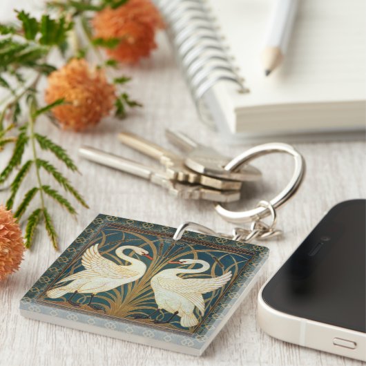 Walter Crane Swan, Rush en Iris Art Nouveau Sleutelhanger (Voorkant Rechts)