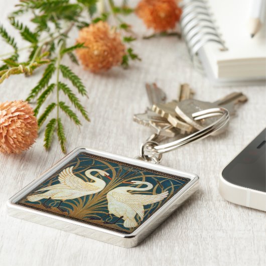 Walter Crane Swan, Rush en Iris Art Nouveau Sleutelhanger (Zijkant)