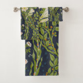 Walter Crane Vintage Navy Wit Leliepatroon Bad Handdoek (Insitu)