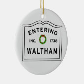 Waltham, MA Holiday Wreath Ceramic Ornament (Rechts)