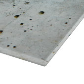 Wand van beton, gekraakt, met kleine stenen snijplank (Hoek)