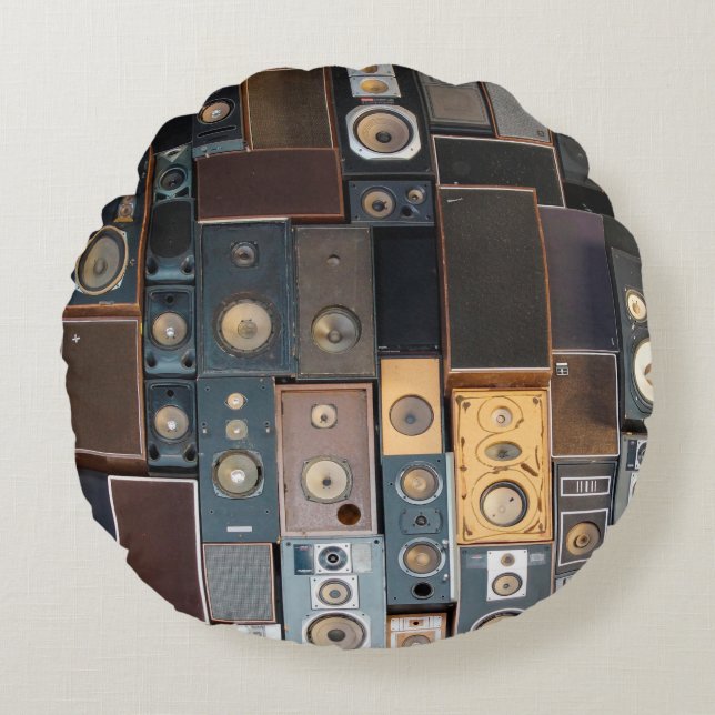 Wand van luidsprekers rond kussen (Voorkant)