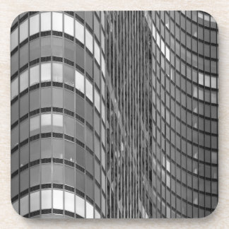 Wand van modern staal- en glasgordijn drankjes onderzetter