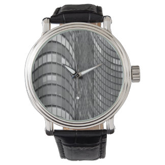 Wand van modern staal- en glasgordijn horloge