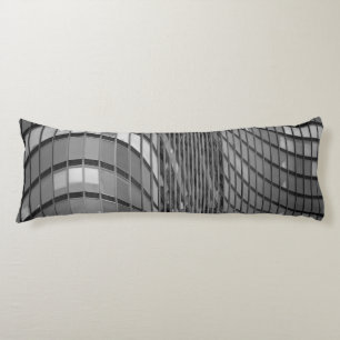 Wand van modern staal- en glasgordijn lichaamskussen