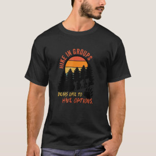Wandel in groepen Beren hebben graag kleren met op T-shirt