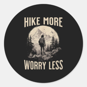 Wandel meer, maak je minder zorgen, wandelen buite ronde sticker