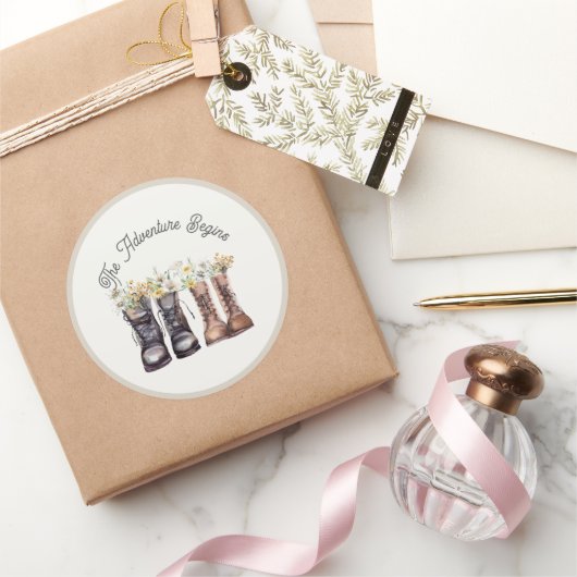 Wandel schoenen voor het begin van het avontuur ronde sticker (Geschenken)