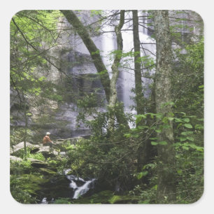 Wandelaar bewondert Falls Branch Falls Vierkante Sticker