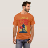 Wandelaar Held Comic Berg Avontuur Ontwerp grappig T-shirt (Voorkant volledig)