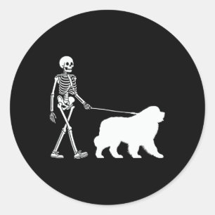 Wandelen Een Newfoundlander Hond Halloween Outfit Ronde Sticker