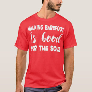 Wandelende barefoot is goed voor de enige t-shirt