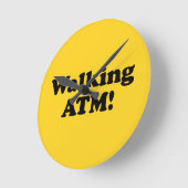 Wandelende geldautomaat. ronde klok (Hoek)