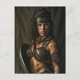 Wandelende vrouw die de Amazon-vibe kanaliseert Briefkaart