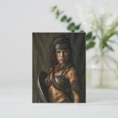 Wandelende vrouw die de Amazon-vibe kanaliseert Briefkaart (Staand voorkant)