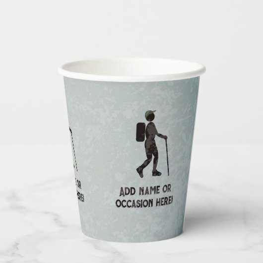 Wandelthema met wandelaar en eigen aangepaste teks papieren bekers (Achterkant)
