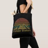 Wander vrouw wandelen camping  tote bag (Dichtbij)